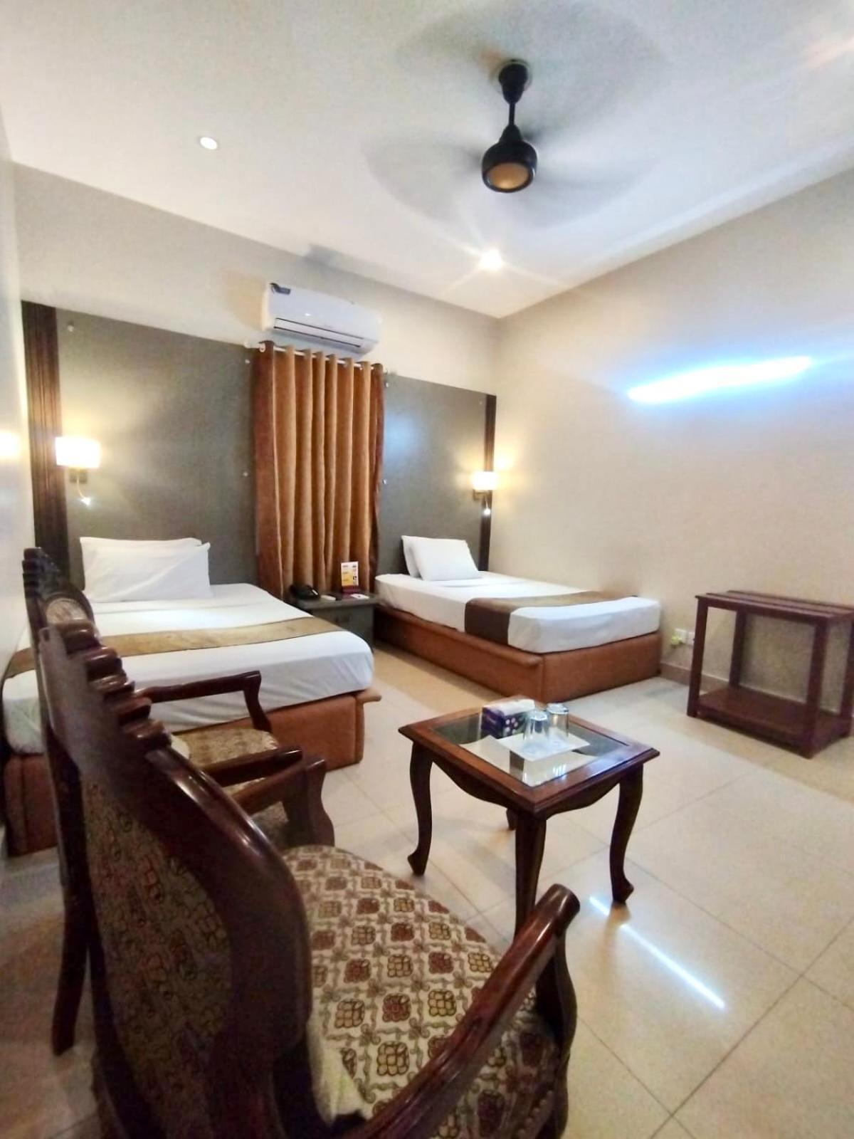 Star Guest House Karachi Bagian luar foto